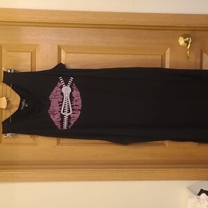 Black Sleeveless Dress with Pink Graphic, Pockets, Slits, 2x.